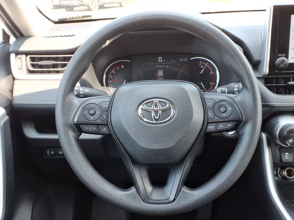 Used 2025 Toyota RAV4 XLE AWD/4WD image 10