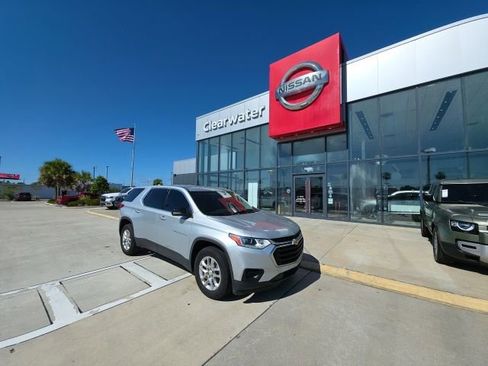 Used 2021 Chevrolet Traverse LS FWD image 1