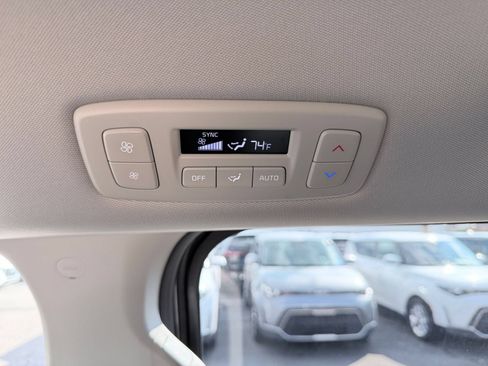 Used 2026 Kia Carnival FWD image 24