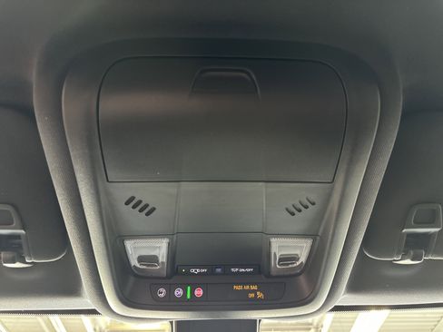 Used 2023 Chevrolet Equinox RS image 37