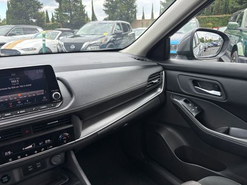 Used 2025 Nissan Rogue SV FWD image 37