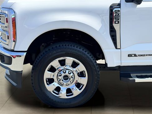 Used 2023 Ford F250 Lariat w/ Chrome Package image 44