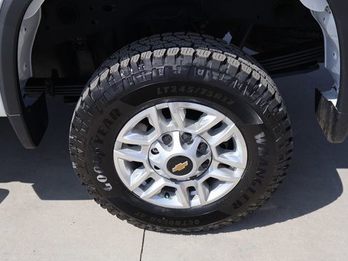 Used 2025 Chevrolet Silverado 2500 LT w/ Convenience Package AWD/4WD image 13