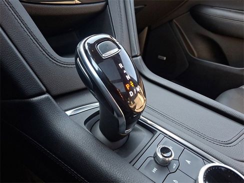 Used 2025 Cadillac XT5 Premium Luxury image 16