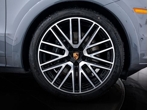 New 2026 Porsche Cayenne GTS image 11