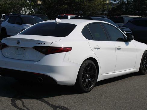 Used 2021 Alfa Romeo Giulia Sprint w/ Nero Edizione RWD image 4
