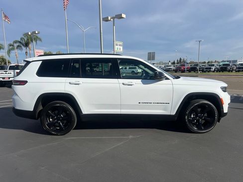 Used 2023 Jeep Grand Cherokee L Laredo AWD/4WD image 13