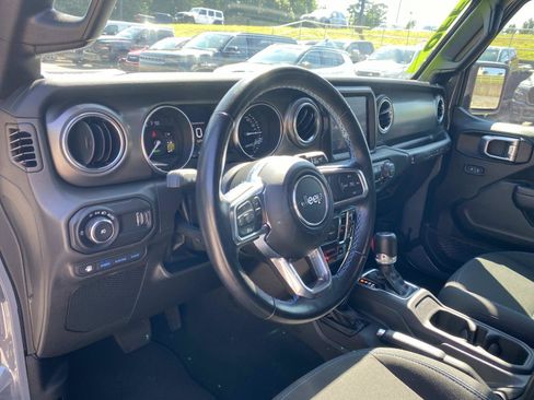 Used 2023 Jeep Wrangler Unlimited Rubicon 4xe w/ Cold Weather Group AWD/4WD image 25