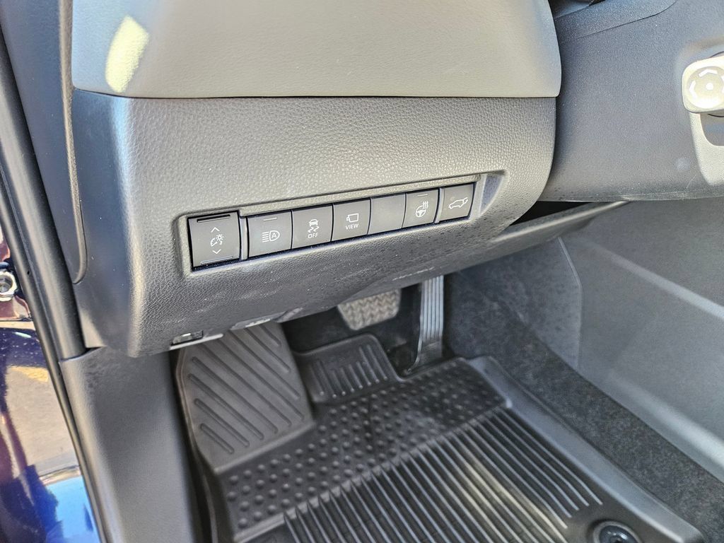 Used 2023 Toyota Venza Limited AWD/4WD image 24