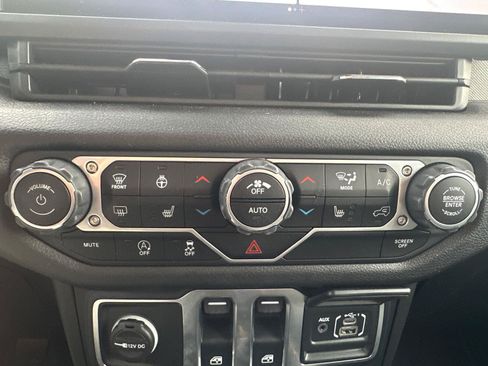 Used 2025 Jeep Wrangler Sport AWD/4WD image 18