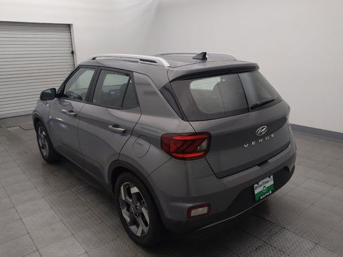Used 2022 Hyundai Venue SEL FWD image 5