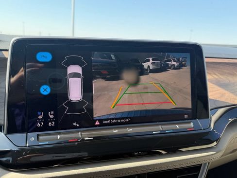 Used 2024 Volkswagen Atlas SE w/ Panoramic Sunroof Package FWD image 24