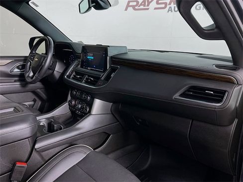 Used 2022 Chevrolet Suburban Premier image 40