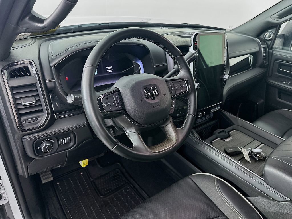 Used 2025 RAM 2500 Limited AWD/4WD image 30