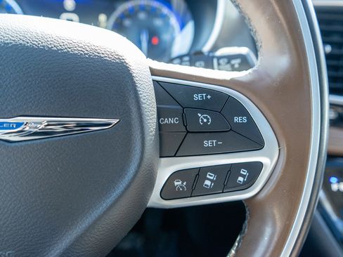 Used 2017 Chrysler Pacifica Limited w/ UConnect Theater Package image 26