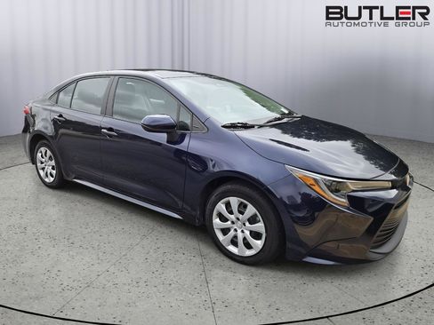 Used 2024 Toyota Corolla LE FWD image 3