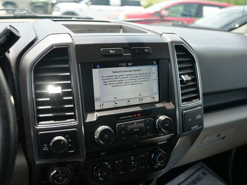 Used 2019 Ford F150 XLT w/ Equipment Group 302A Luxury AWD/4WD image 11