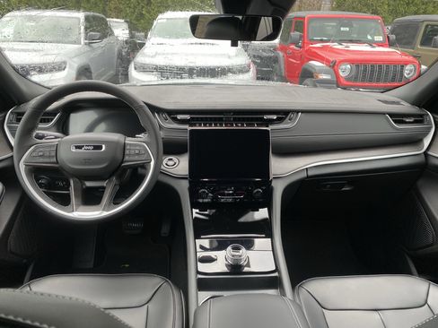 New 2025 Jeep Grand Cherokee Limited AWD/4WD image 12