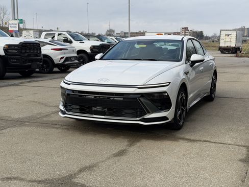 New 2026 Hyundai Sonata SEL FWD image 11