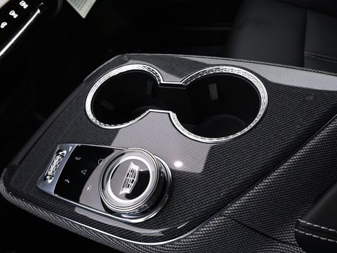 New 2026 Cadillac Optiq Luxury 1 image 30