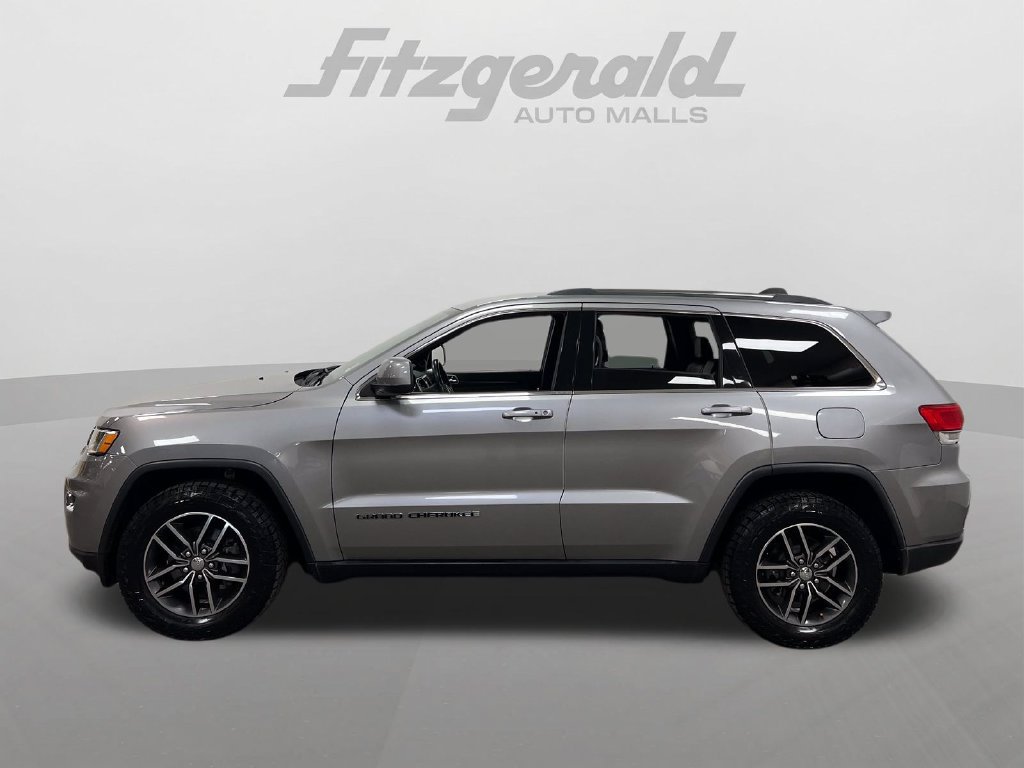 Used 2018 Jeep Grand Cherokee Laredo RWD image 2