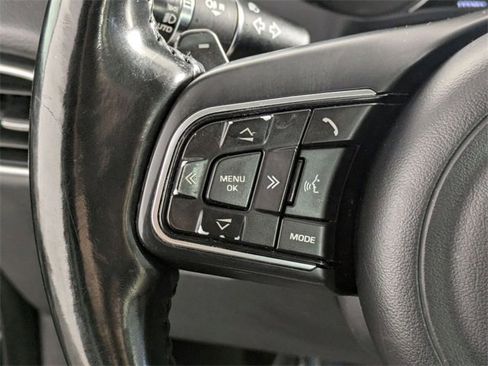 Used 2017 Jaguar F-PACE Premium image 19