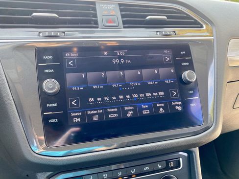 Used 2021 Volkswagen Tiguan SEL image 33