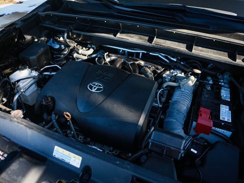 Used 2022 Toyota Highlander XSE image 34