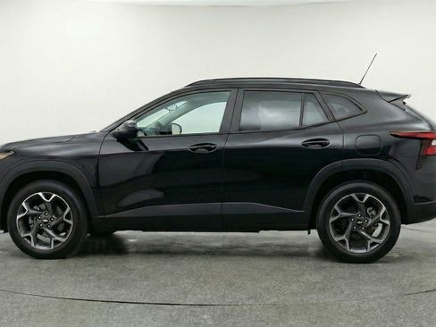 Used 2025 Chevrolet Trax LT FWD image 5