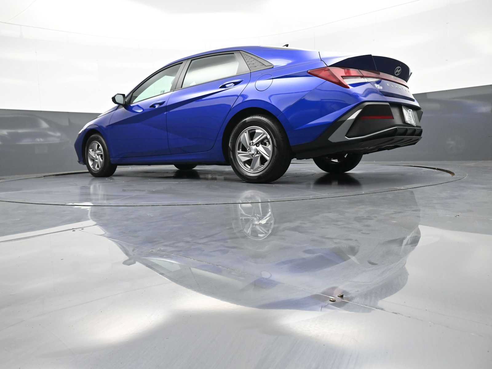 Certified 2025 Hyundai Elantra SE w/ Cargo Package FWD image 30