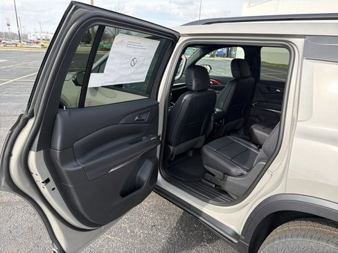 New 2026 Chevrolet Traverse Z71 image 24