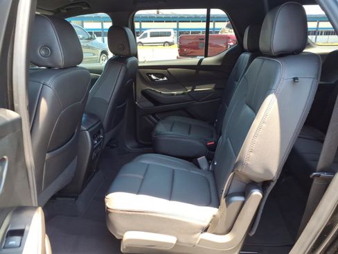 Used 2023 Chevrolet Traverse RS FWD image 25