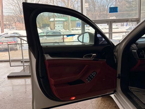 Used 2014 Porsche Panamera w/ Bose Audio Package image 10