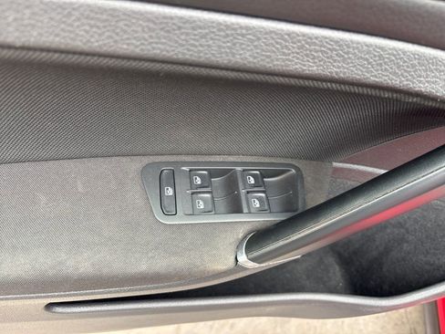 Used 2018 Volkswagen GTI SE image 21