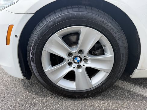Used 2011 BMW 528i Sedan RWD image 11