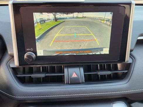 Used 2025 Toyota RAV4 LE AWD/4WD image 17