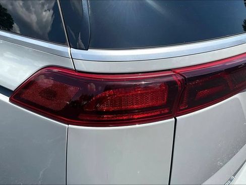 Used 2022 Kia Carnival EX FWD image 23