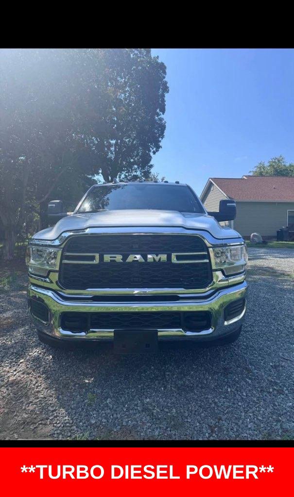 Used 2024 RAM 3500 Tradesman w/ Chrome Appearance Group AWD/4WD image 6