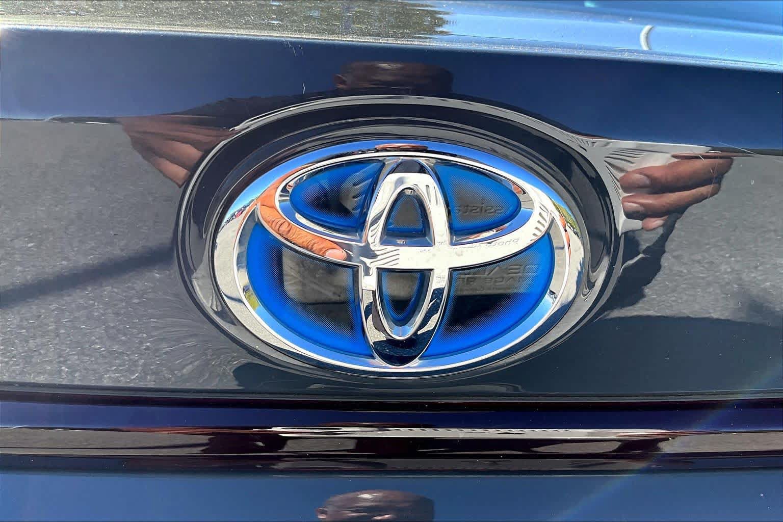 Used 2025 Toyota Corolla LE AWD/4WD image 30