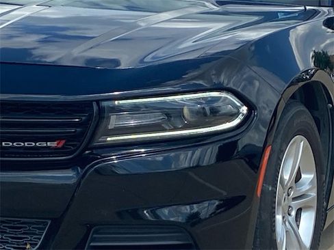 Used 2019 Dodge Charger SXT image 4