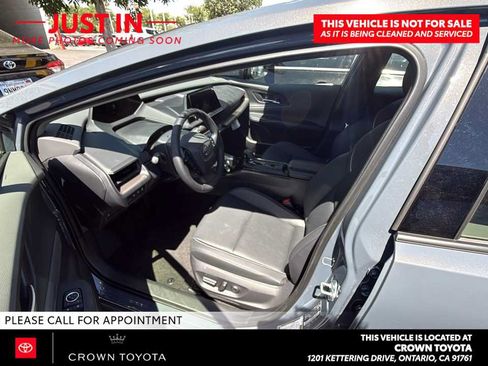 Used 2026 Toyota Prius XLE FWD image 4