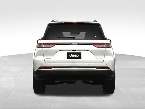 New 2025 Jeep Grand Cherokee Limited image 11