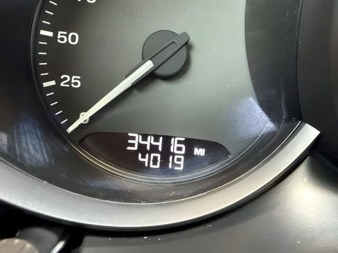 Used 2023 Porsche Macan AWD/4WD image 31