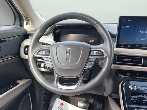 Used 2022 Lincoln Nautilus FWD w/ Premium Package image 12