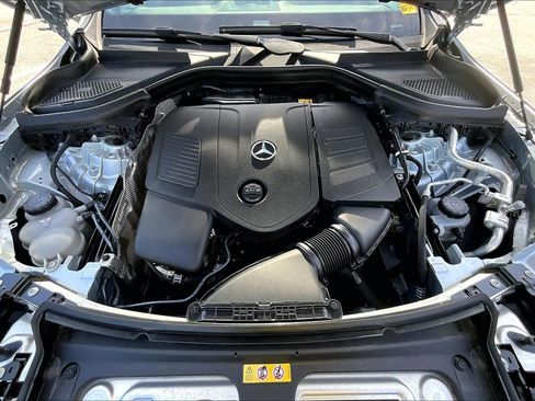 Used 2024 Mercedes-Benz GLC 300 4MATIC image 32