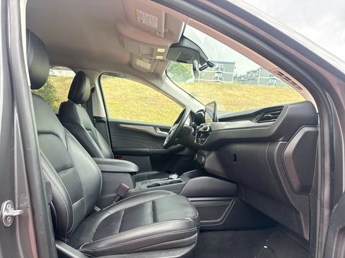 Certified 2021 Ford Escape Titanium AWD/4WD image 30