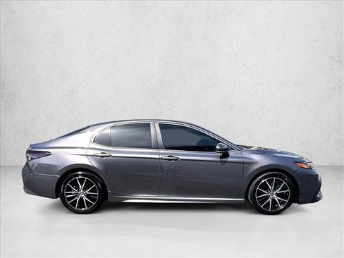 Used 2024 Toyota Camry SE FWD image 5