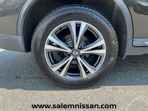 Used 2017 Nissan Rogue SL w/ SL Premium Package AWD/4WD image 27