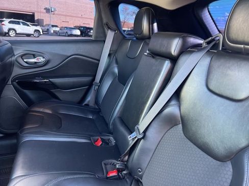 Used 2019 Jeep Cherokee Latitude Plus image 19