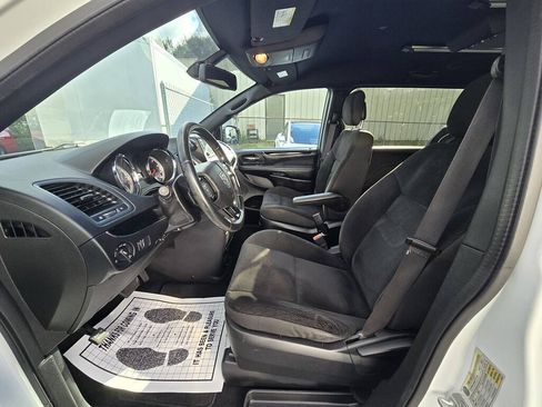 Used 2019 Dodge Grand Caravan SE FWD image 10
